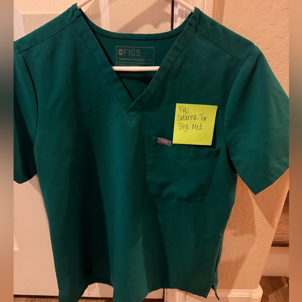 Women’s Figs Scrub Top in Hunter Green - M